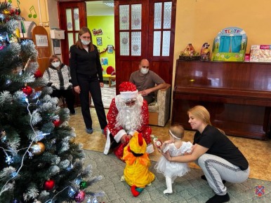 Полицейские Калачевского района присоединились к всероссийской акции «Полицейский Дед Мороз»