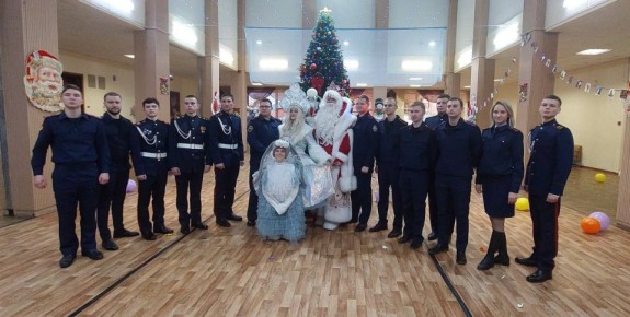 С добром в Новый год: офицеры СКР стали частью «Фабрики новогодних чудес»